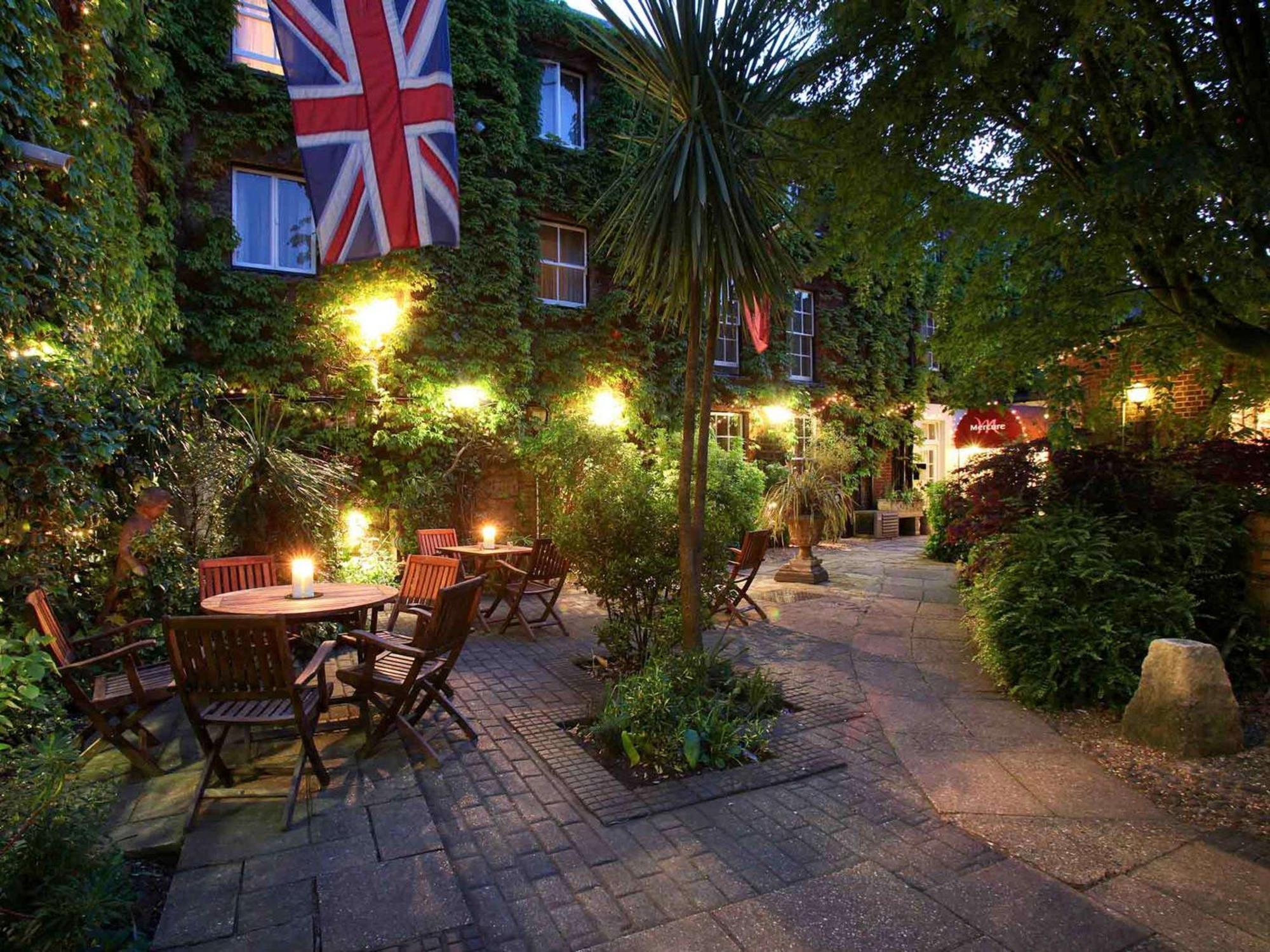 Mercure Salisbury White Hart Hotel & Apartments Extérieur photo