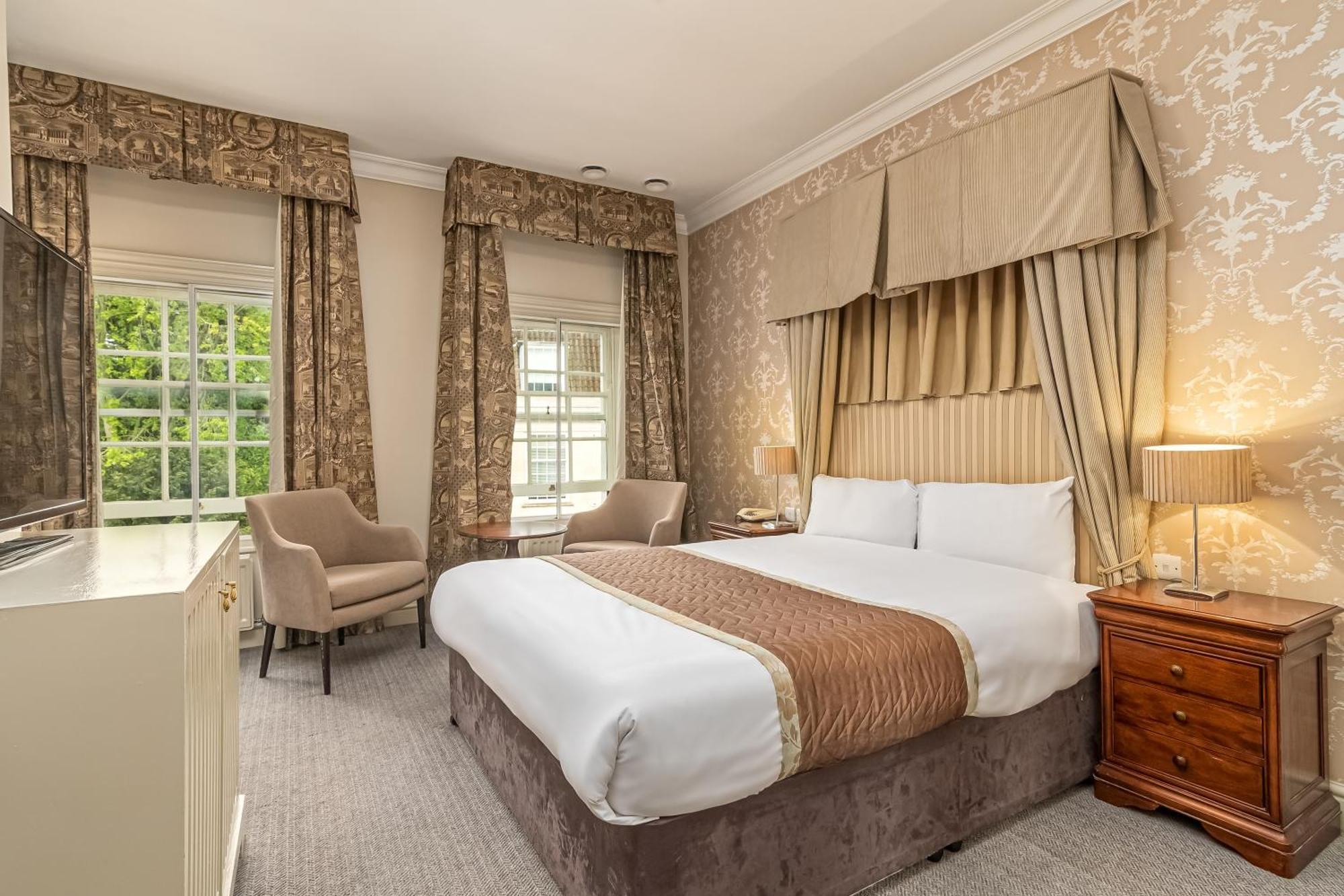 Mercure Salisbury White Hart Hotel & Apartments Extérieur photo