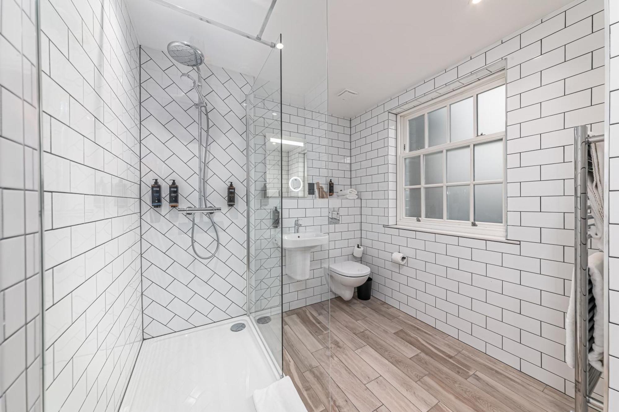 Mercure Salisbury White Hart Hotel & Apartments Extérieur photo