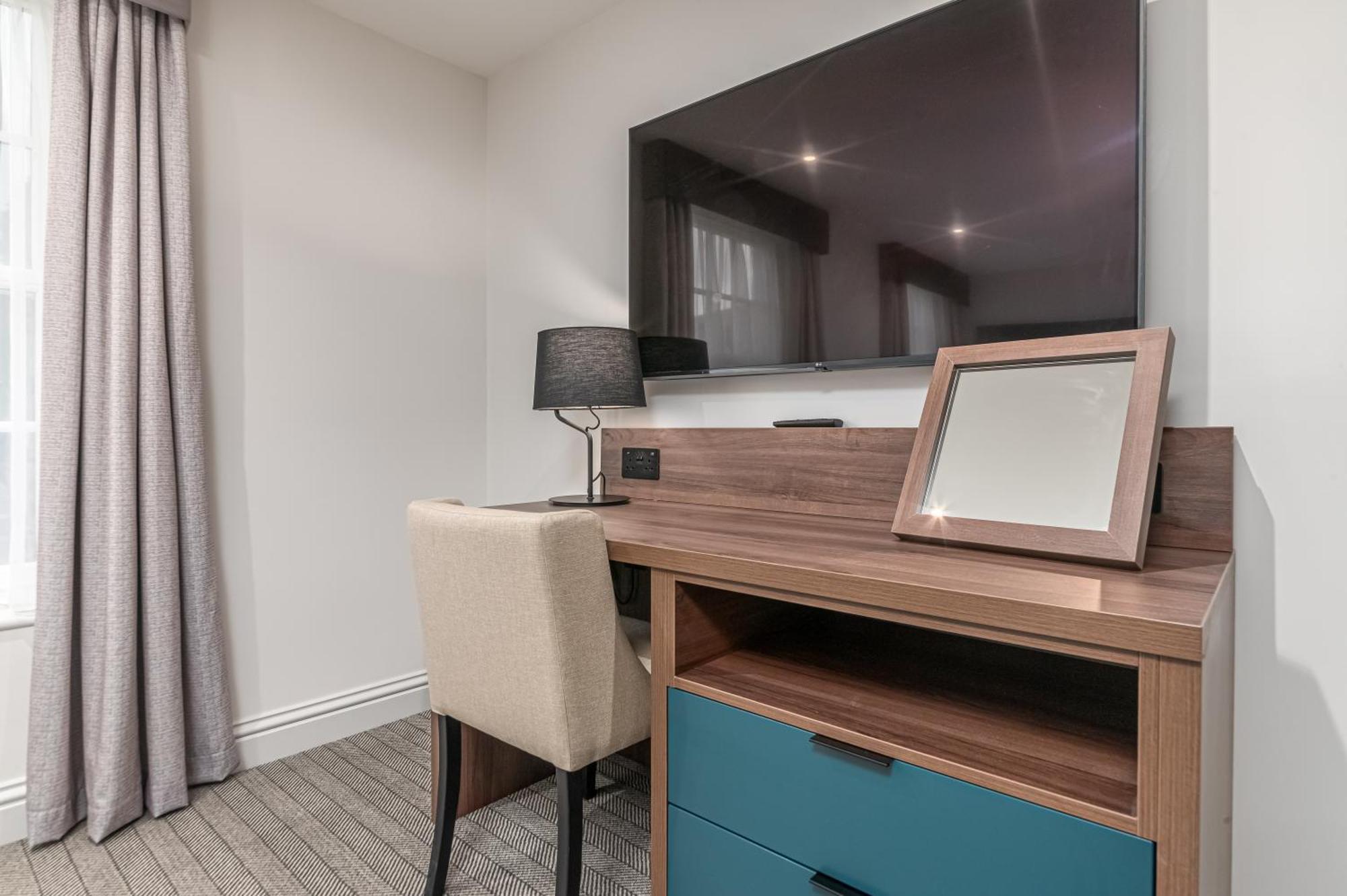 Mercure Salisbury White Hart Hotel & Apartments Extérieur photo
