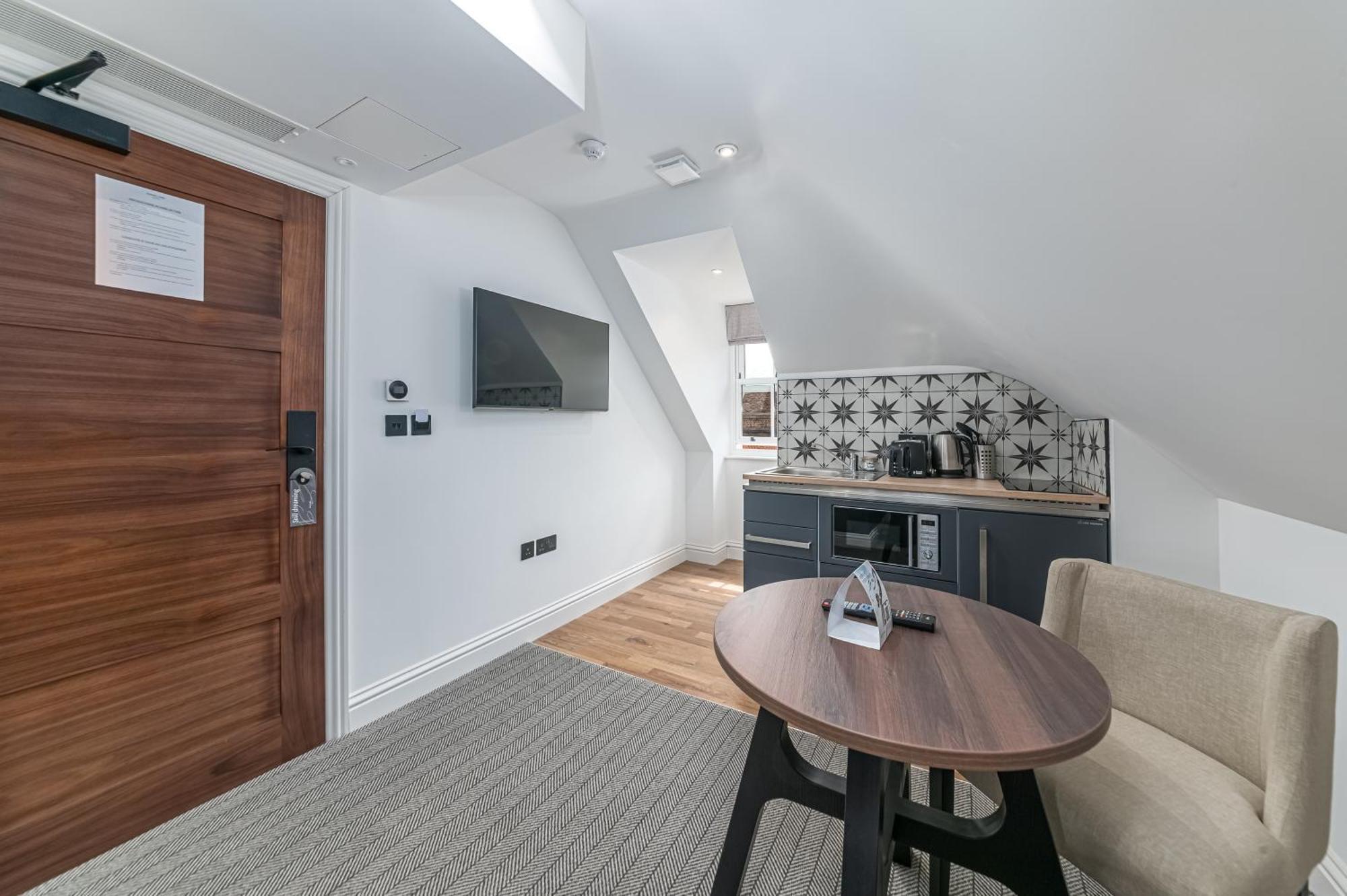 Mercure Salisbury White Hart Hotel & Apartments Extérieur photo