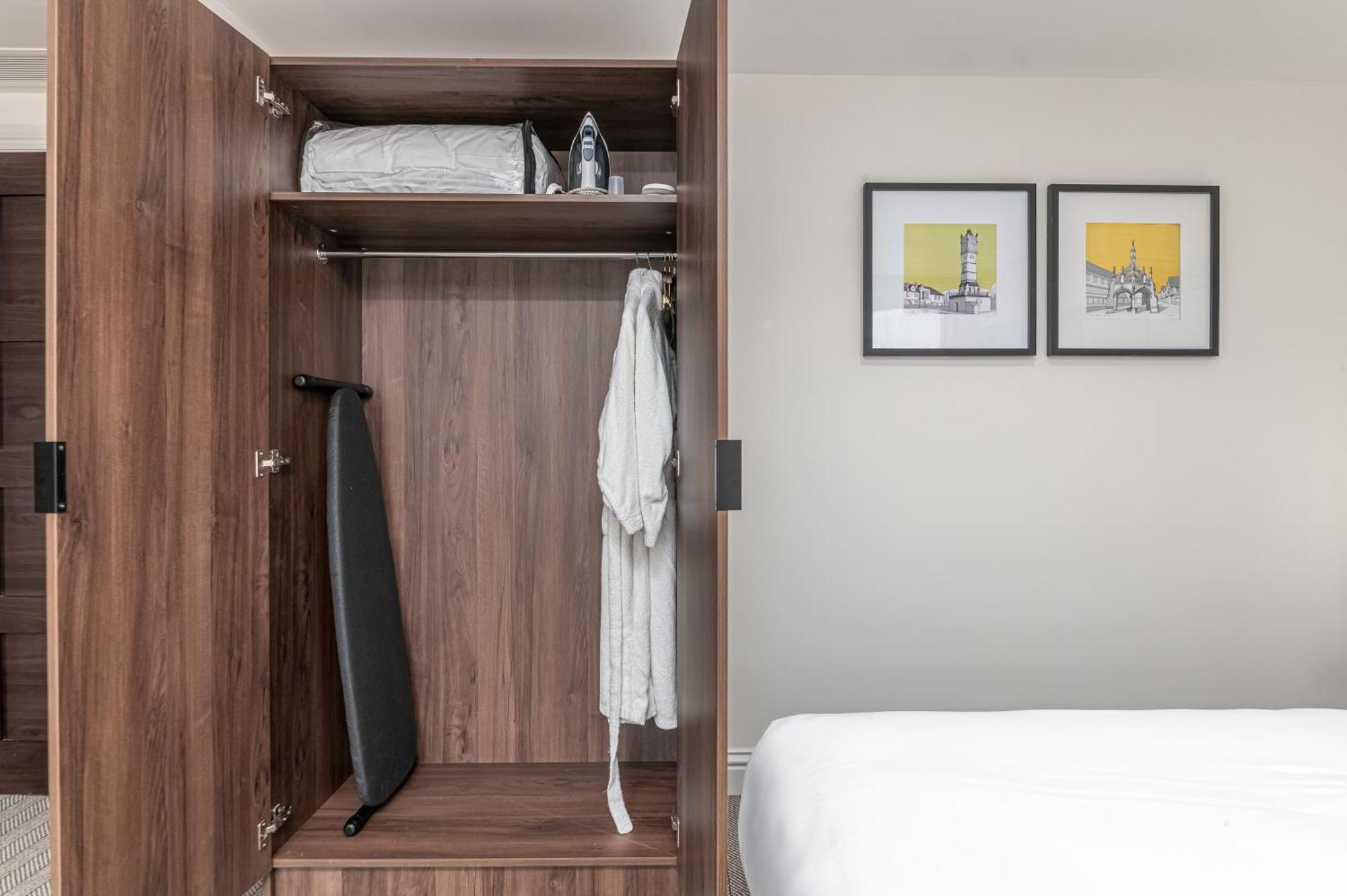 Mercure Salisbury White Hart Hotel & Apartments Extérieur photo